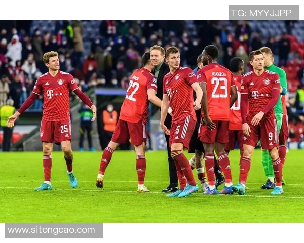 莱万状态火热欧冠赛场10场狂轰12球稳居射手榜首位