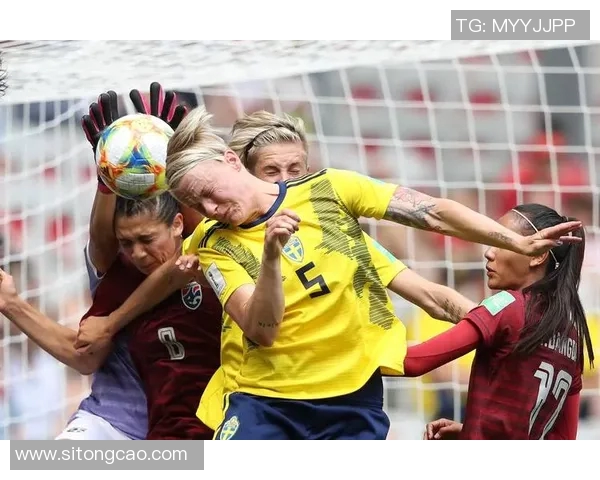 加拿大女足与瑞典队激战正酣谁将晋级国际赛场的巅峰对决